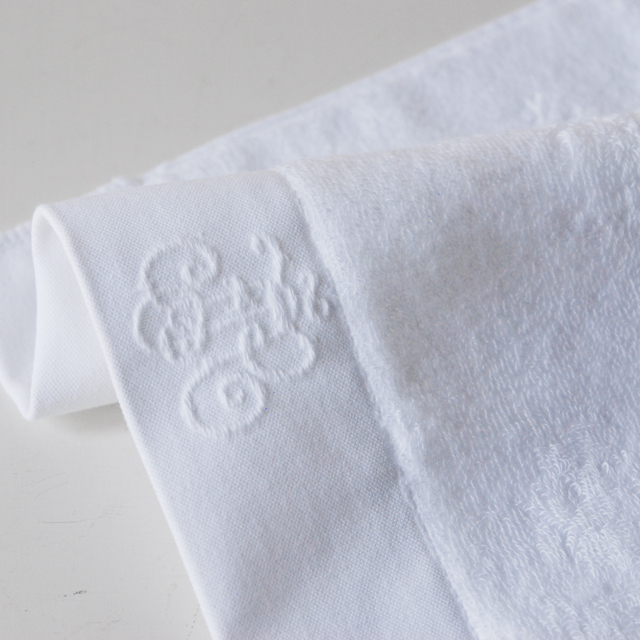 フランジュールの高級タオル、モノグラム。上質なコットンを使用してお作りしています。