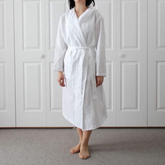フランジュールのオリジナルバスローブ。着心地の良い素材と洗練されたデザイン。