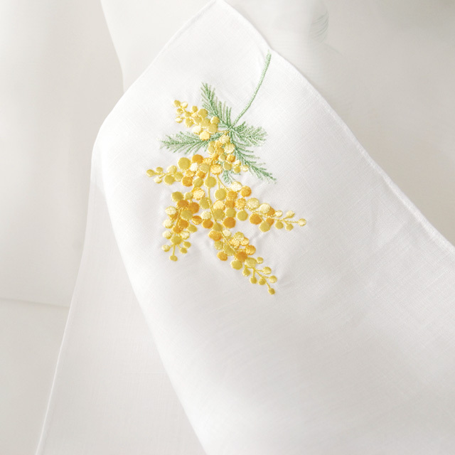 手刺繍入り　リネンクロス/リネンハンカチ【ミモザブーケ】 手刺繍入り リネンクロス/リネンハンカチ【ミモザブーケ】