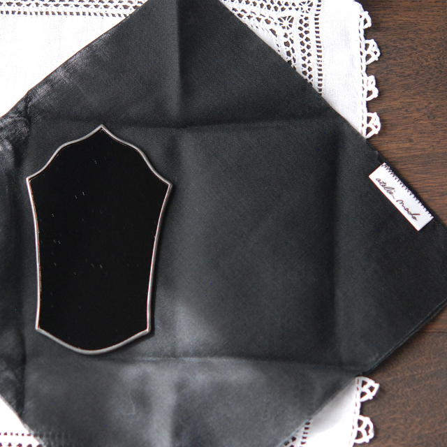 atelier mado(アトリエマド)は神戸にある小さなステンドグラスの工房です。ステンドグラスや鏡を制作しています。