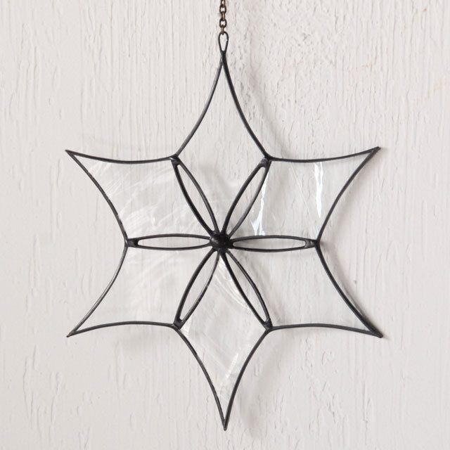 atelier mado(アトリエマド)は神戸にある小さなステンドグラスの工房です。ステンドグラスや鏡を制作しています。