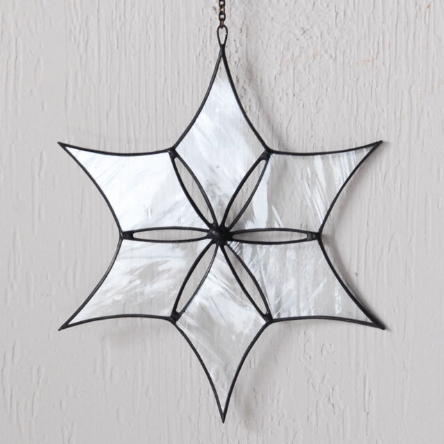 atelier mado(アトリエマド)は神戸にある小さなステンドグラスの工房です。ステンドグラスや鏡を制作しています。