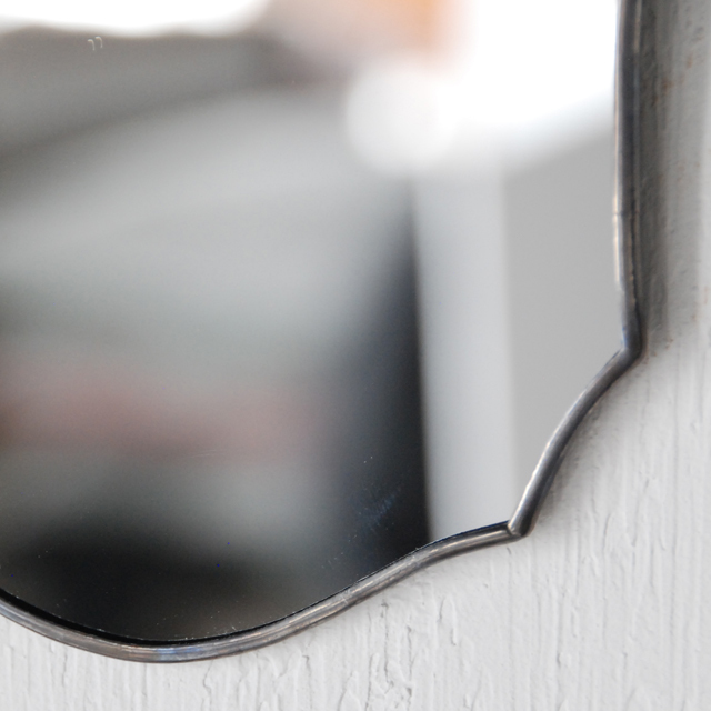 atelier mado(アトリエマド)は神戸にある小さなステンドグラスの工房です。ステンドグラスや鏡を制作しています。