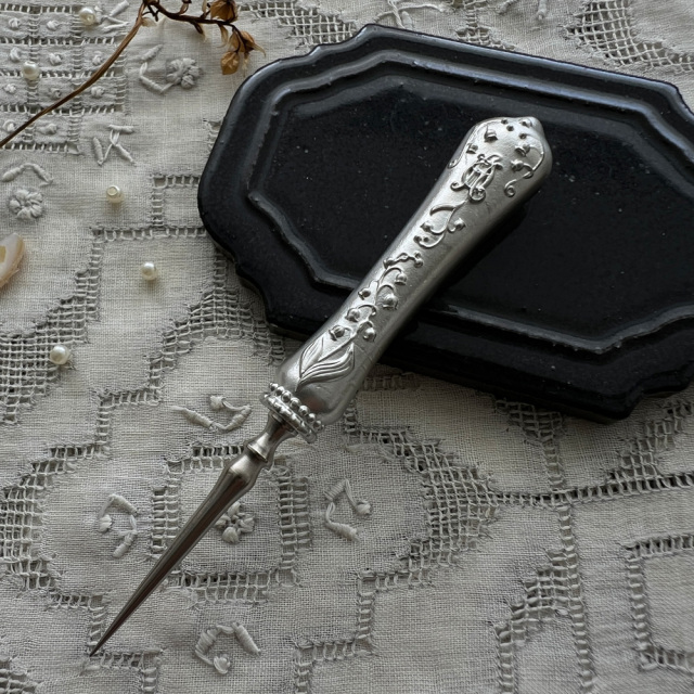 francjour フランジュール ｜ ポルトボヌール 錫製 なえらかすずらん目打ち