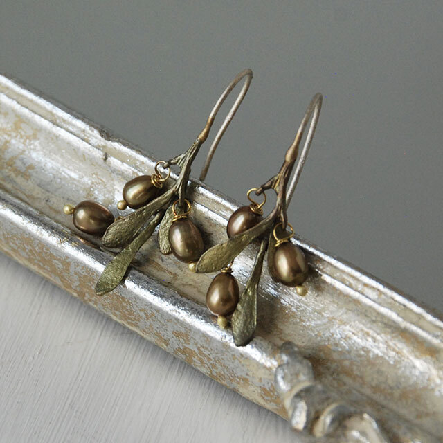 Michael Michaud（マイケルミショー）のアクセサリー。自然をモチーフにしたネックレスやピアス。