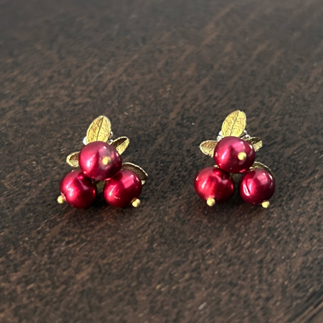 クランベリー　3ストーンピアス / Michael Michaud