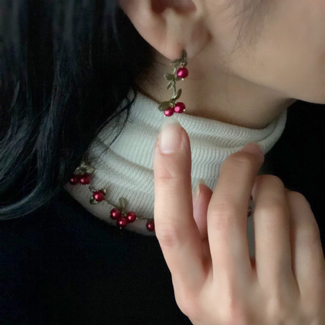 クランベリー ピアス / Michael Michaud