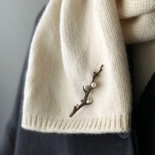 ネコヤナギ ブローチ / Michael Michaud