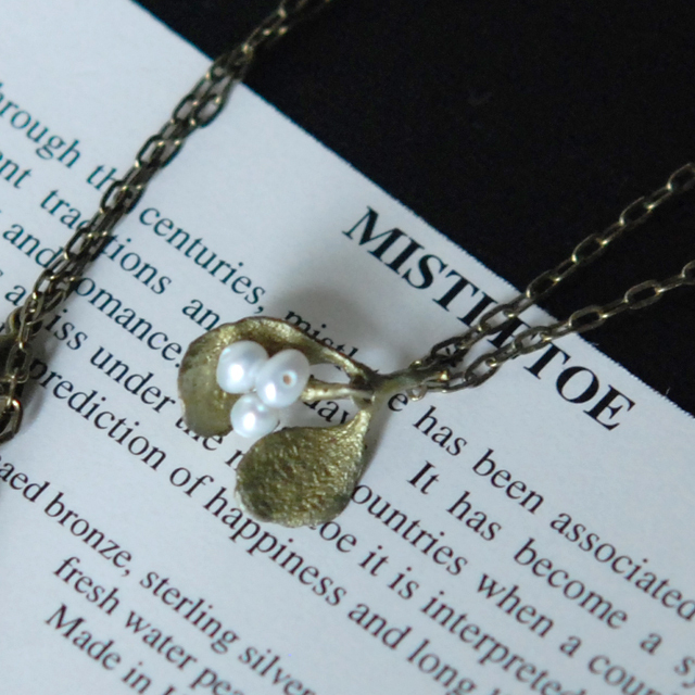 Michael Michaud（マイケルミショー）のアクセサリー。自然をモチーフにしたネックレスやピアス。