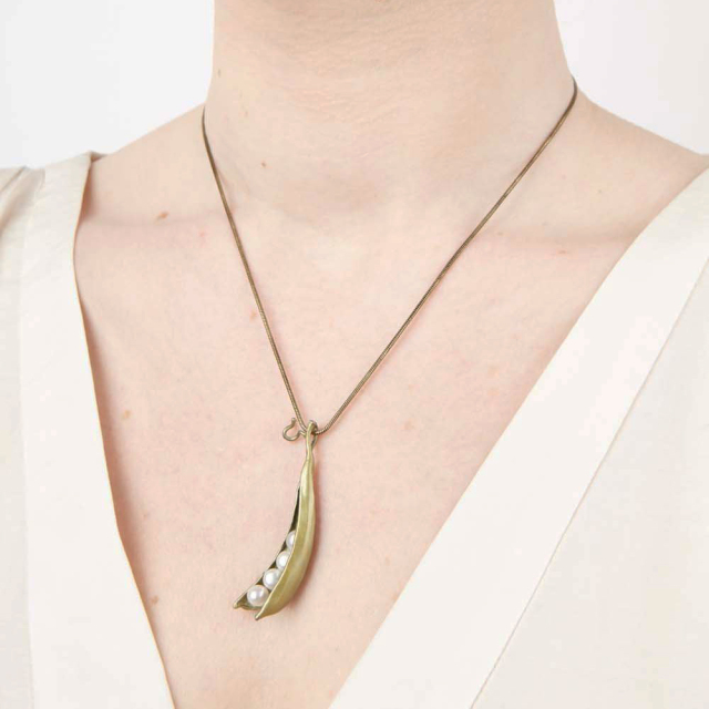 エンドウ ペンダント 4パール / Michael Michaud