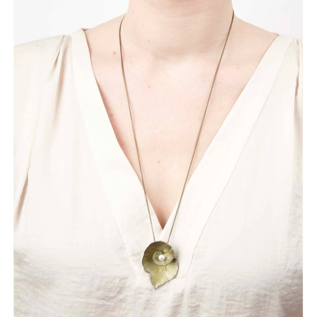 スパイラルゼラニウム ペンダント / Michael Michaud