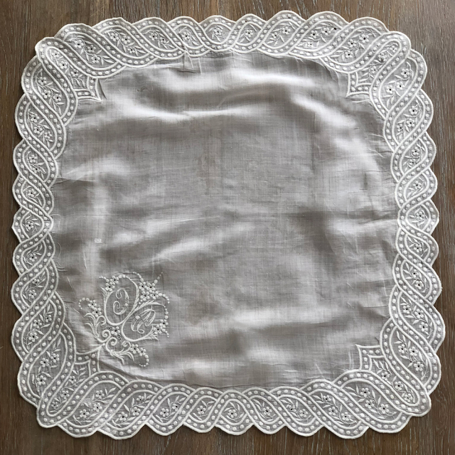 LA COUSINE DES LILAS ラ クジーヌ デ リラ アンティーク レース フランス 刺繍
