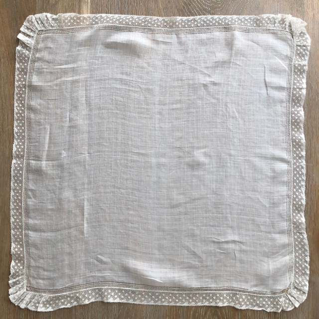 LA COUSINE DES LILAS ラ クジーヌ デ リラ アンティーク レース フランス 刺繍