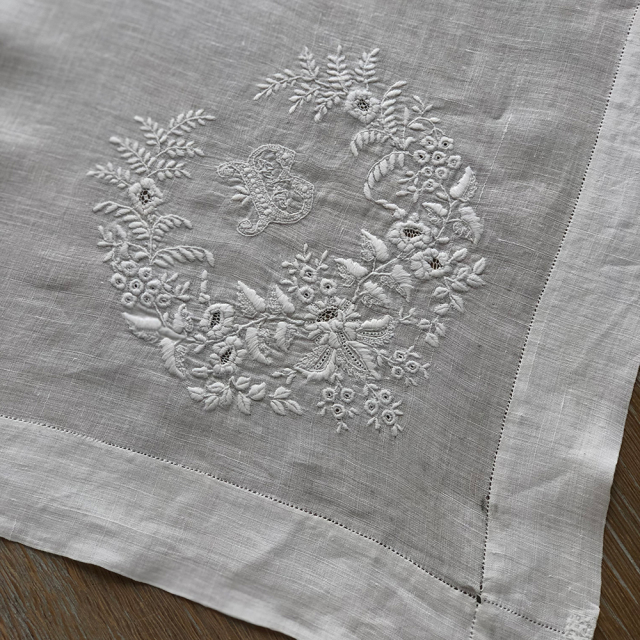 LA COUSINE DES LILAS ラ クジーヌ デ リラ アンティーク レース フランス 刺繍