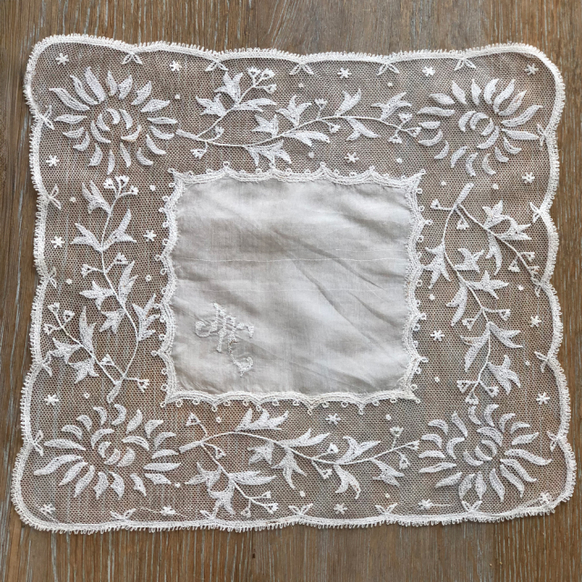 LA COUSINE DES LILAS ラ クジーヌ デ リラ アンティーク レース フランス 刺繍