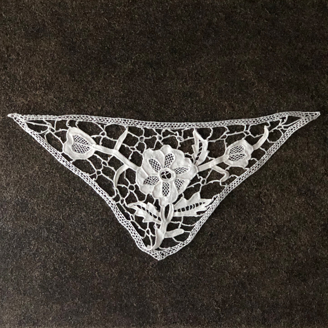 LA COUSINE DES LILAS ラ クジーヌ デ リラ アンティーク レース フランス 刺繍
