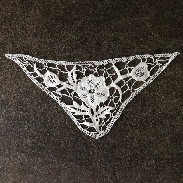 LA COUSINE DES LILAS ラ クジーヌ デ リラ アンティーク レース フランス 刺繍