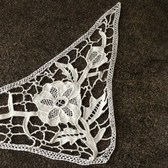 LA COUSINE DES LILAS ラ クジーヌ デ リラ アンティーク レース フランス 刺繍