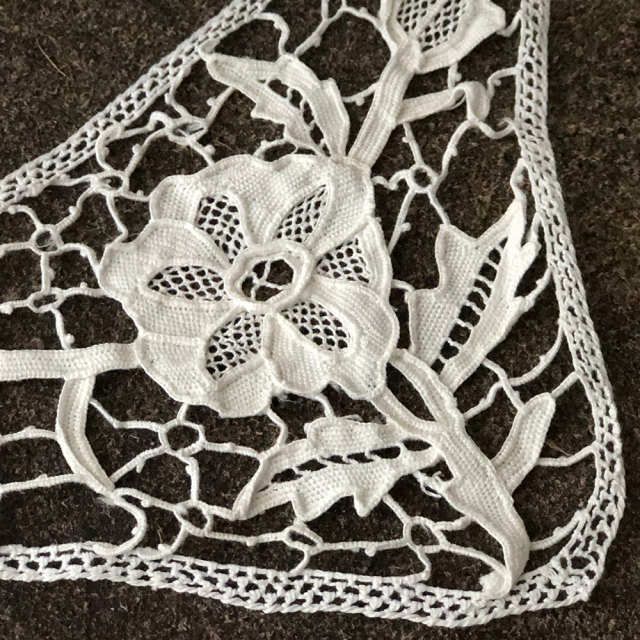 LA COUSINE DES LILAS ラ クジーヌ デ リラ アンティーク レース フランス 刺繍