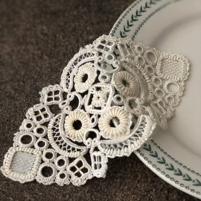 LA COUSINE DES LILAS ラ クジーヌ デ リラ アンティーク レース フランス 刺繍