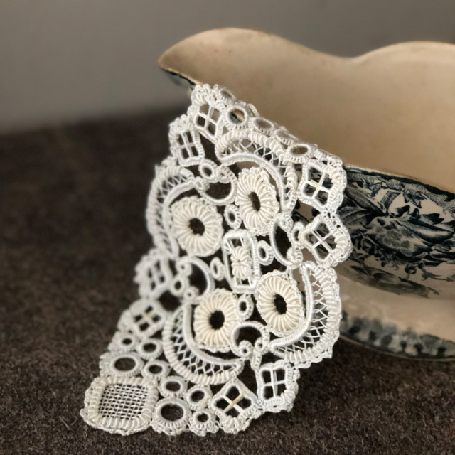 LA COUSINE DES LILAS ラ クジーヌ デ リラ アンティーク レース フランス 刺繍
