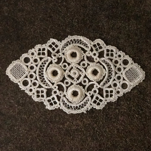 LA COUSINE DES LILAS ラ クジーヌ デ リラ アンティーク レース フランス 刺繍