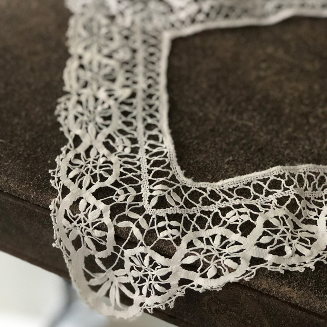 LA COUSINE DES LILAS ラ クジーヌ デ リラ アンティーク レース フランス 刺繍
