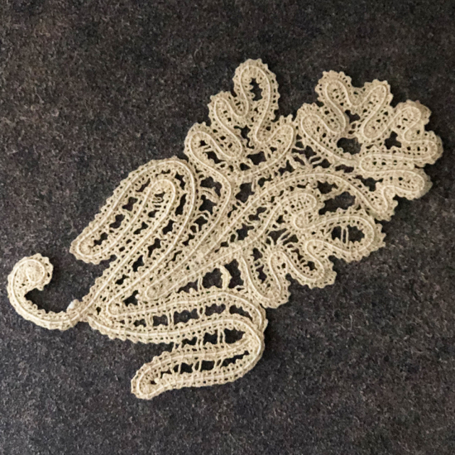 LA COUSINE DES LILAS ラ クジーヌ デ リラ アンティーク レース フランス 刺繍