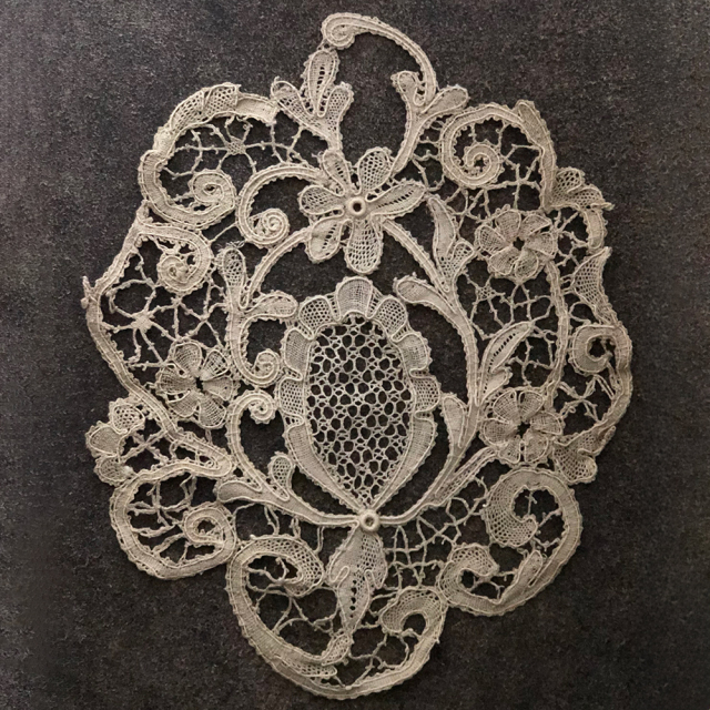 LA COUSINE DES LILAS ラ クジーヌ デ リラ アンティーク レース フランス 刺繍