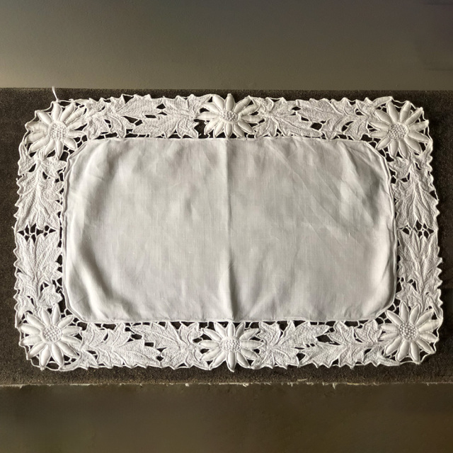 LA COUSINE DES LILAS ラ クジーヌ デ リラ アンティーク レース フランス 刺繍