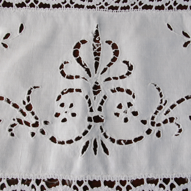 LA COUSINE DES LILAS ラ クジーヌ デ リラ アンティーク レース フランス 刺繍