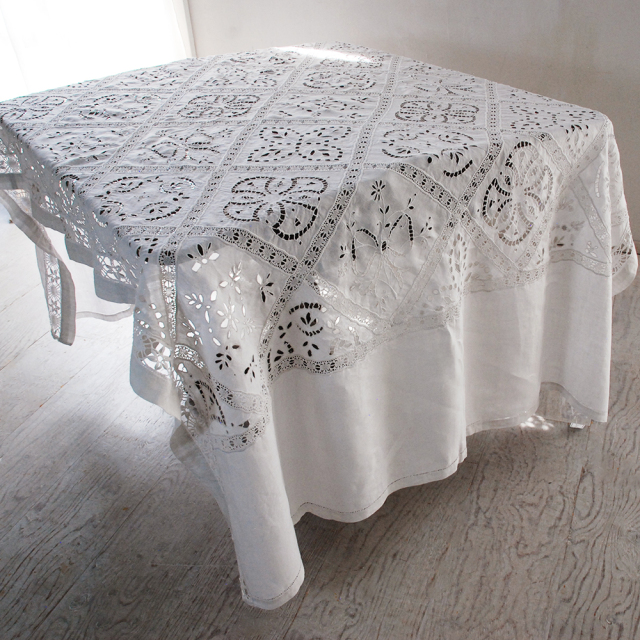 LA COUSINE DES LILAS ラ クジーヌ デ リラ アンティーク レース フランス 刺繍