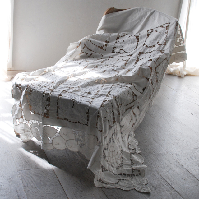 LA COUSINE DES LILAS ラ クジーヌ デ リラ アンティーク レース フランス 刺繍