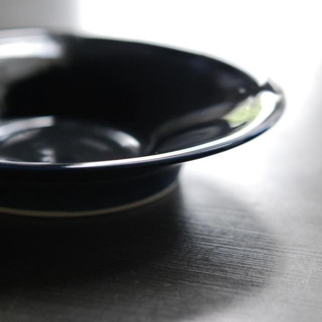 クリスチャンヌペロションの陶磁器。美しい色合いは自然を思い起こさせます。