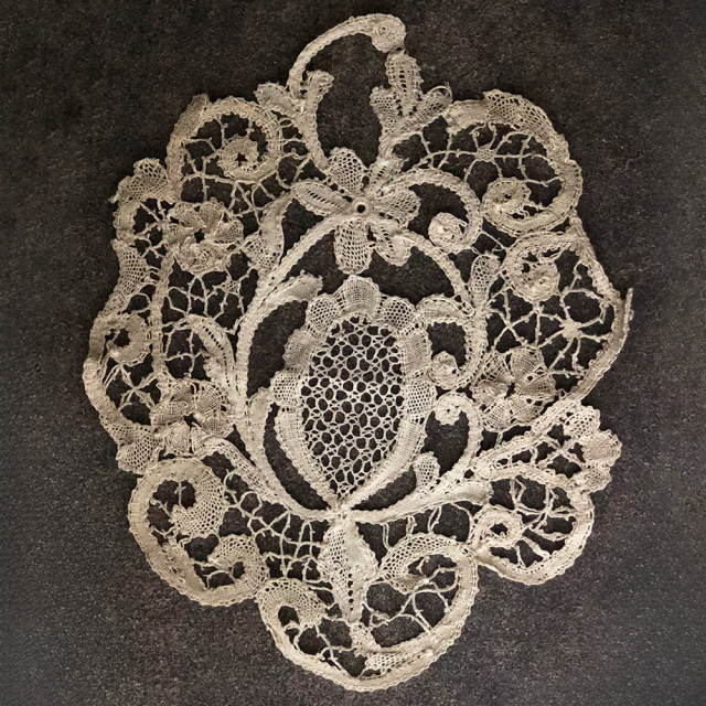 LA COUSINE DES LILAS ラ クジーヌ デ リラ アンティーク レース フランス 刺繍