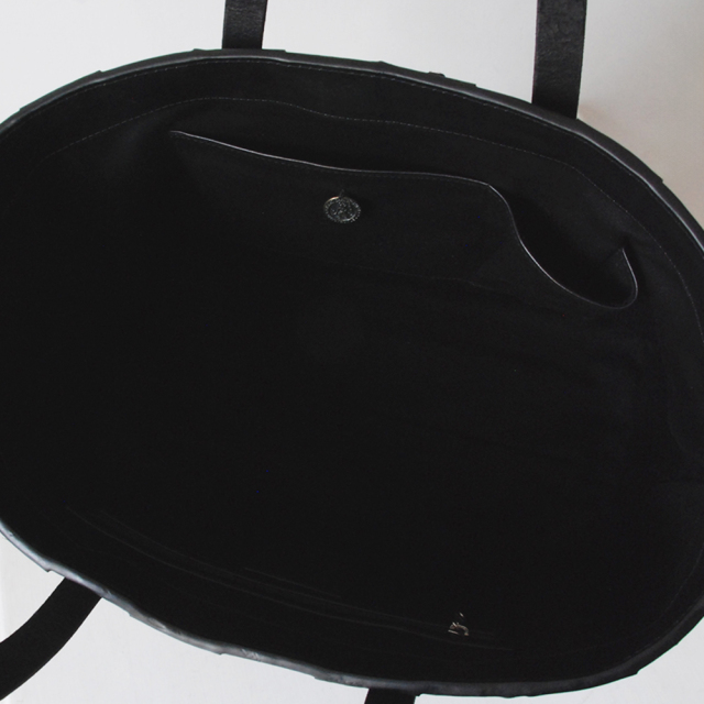 DRAGON(ドラゴン) 熟練した職人の編みこみによるレザーメッシュが特徴的なブランド。