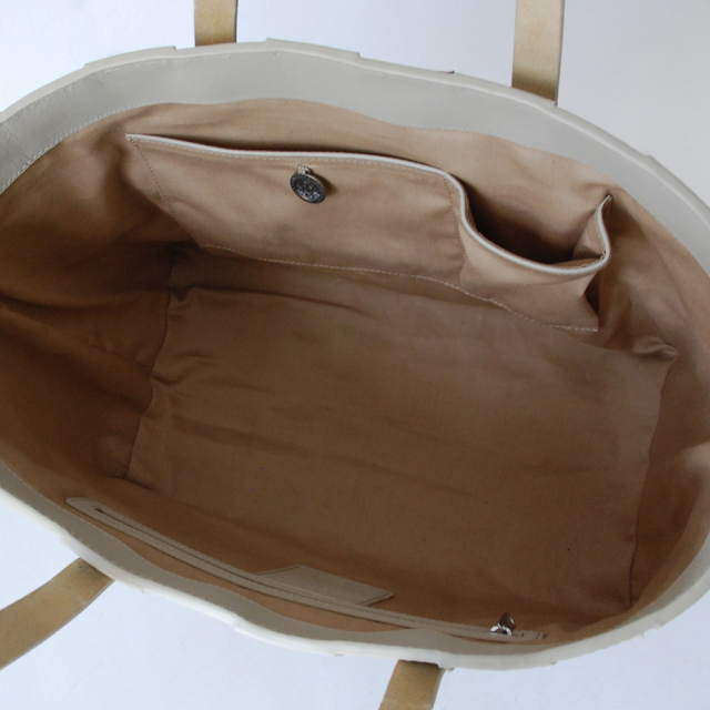 DRAGON(ドラゴン) 熟練した職人の編みこみによるレザーメッシュが特徴的なブランド。