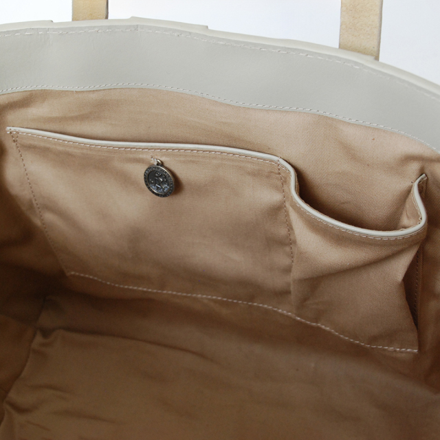 DRAGON(ドラゴン) 熟練した職人の編みこみによるレザーメッシュが特徴的なブランド。