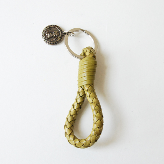 DRAGON(ドラゴン) 熟練した職人の編みこみによるレザーメッシュが特徴的なブランド。