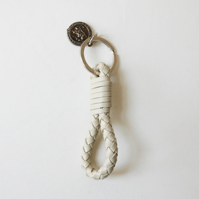 DRAGON(ドラゴン) 熟練した職人の編みこみによるレザーメッシュが特徴的なブランド。