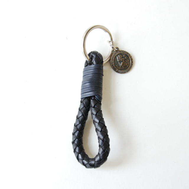 DRAGON(ドラゴン) 熟練した職人の編みこみによるレザーメッシュが特徴的なブランド。