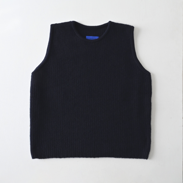 オユーナ（OYUNA）のコレクション。上質なカシミアウェアが入荷しております。イギリスブランド。