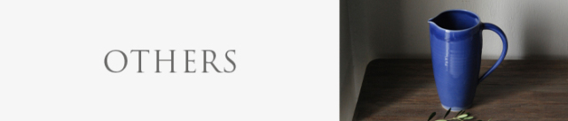 クリスチャンヌペロションの陶磁器。美しい色合いは自然を思い起こさせます。