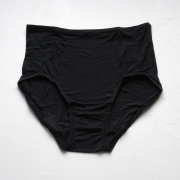 Cocoona　コクーナのシルクスキンウェア。肌に優しい、絹のなめらかな着心地。レギンス、キャミソール、ドレス、ナイトウェア。