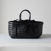 dragon⭐︎本革手編みバッグ⭐︎希少ホワイト dragon⭐︎本革手編みバッグ⭐︎希少ホワイト