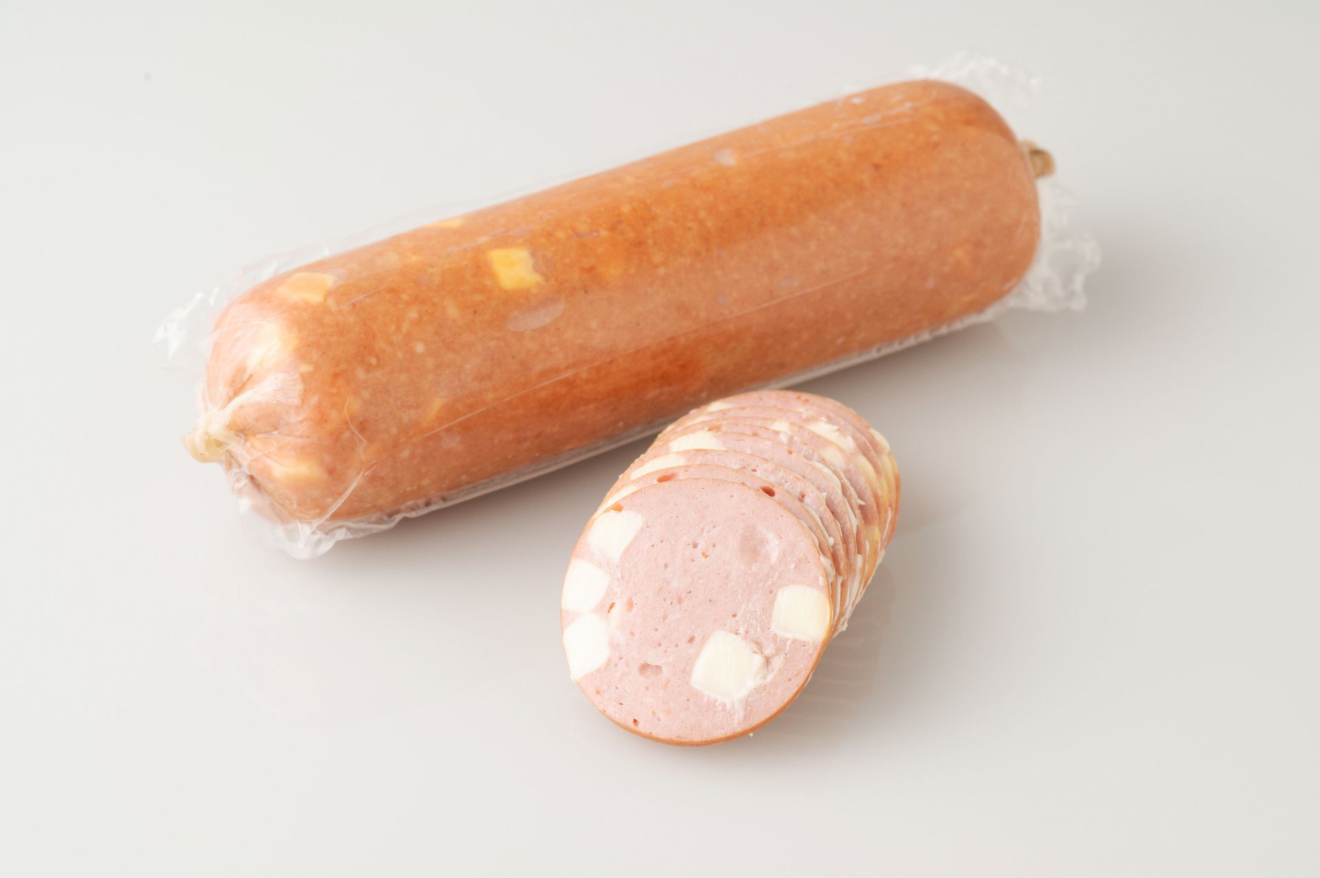 チーズとソーセージの相性が最高♪　ケーゼヴルスト　１本約２８０g