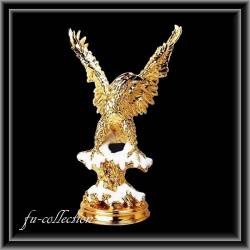 イーグルの置物