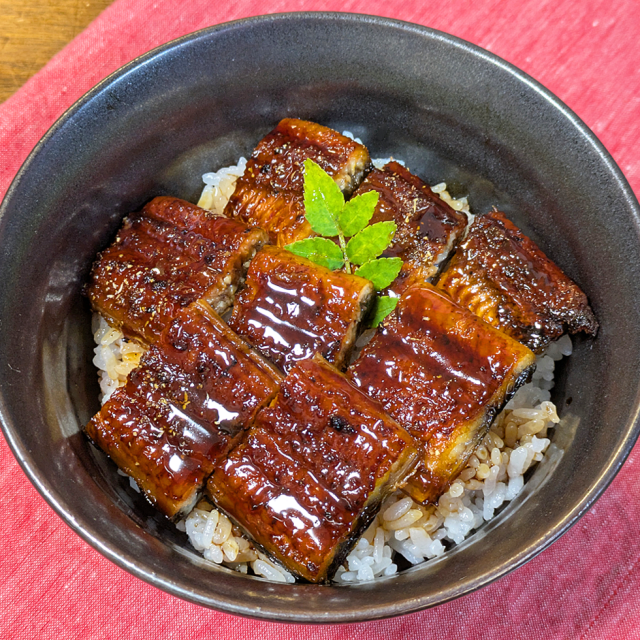 うなぎの蒲焼とご飯