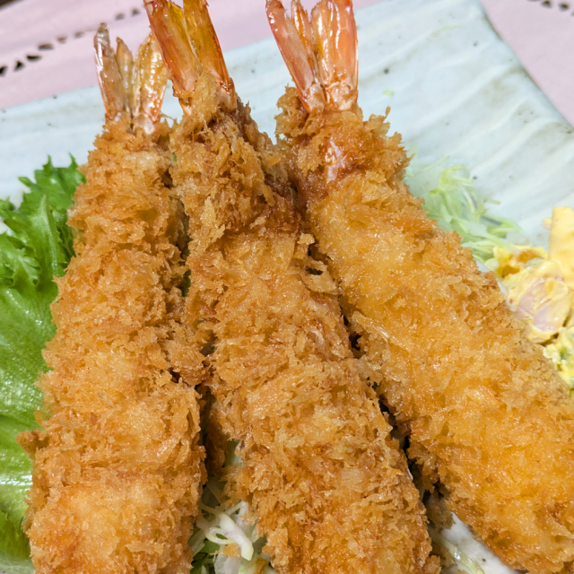 大きなまかない海老フライ