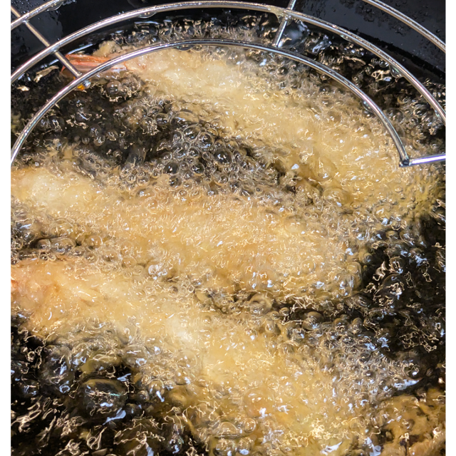 大きなまかない海老フライ